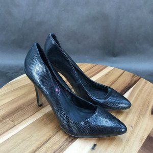 XOXO Black Faux Leather Slip On Pumps Heels Shoes Womens Size 6